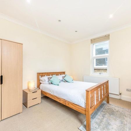 Stylish & Spacious 3 Bed Victorian House Sleeps Up To 7 - Near O2, Museums, Excel, Mazehill Station 12 Mins Direct Into London Bridge 외부 사진