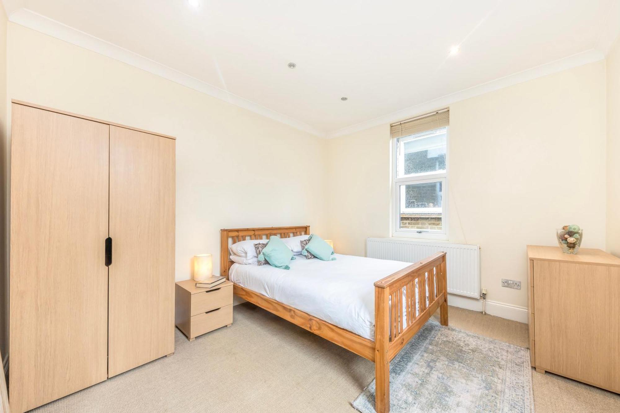 Stylish & Spacious 3 Bed Victorian House Sleeps Up To 7 - Near O2, Museums, Excel, Mazehill Station 12 Mins Direct Into London Bridge 외부 사진